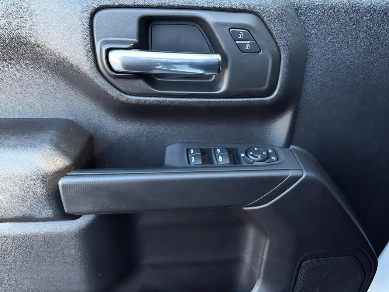 Chevrolet Silverado 1500 - Image 30