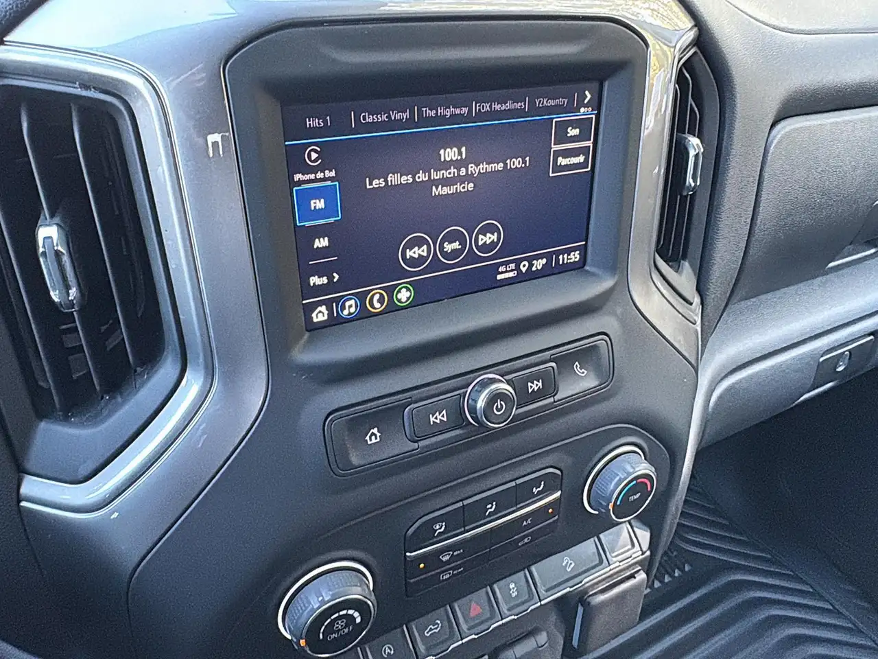 Chevrolet Silverado 1500 - Image 22