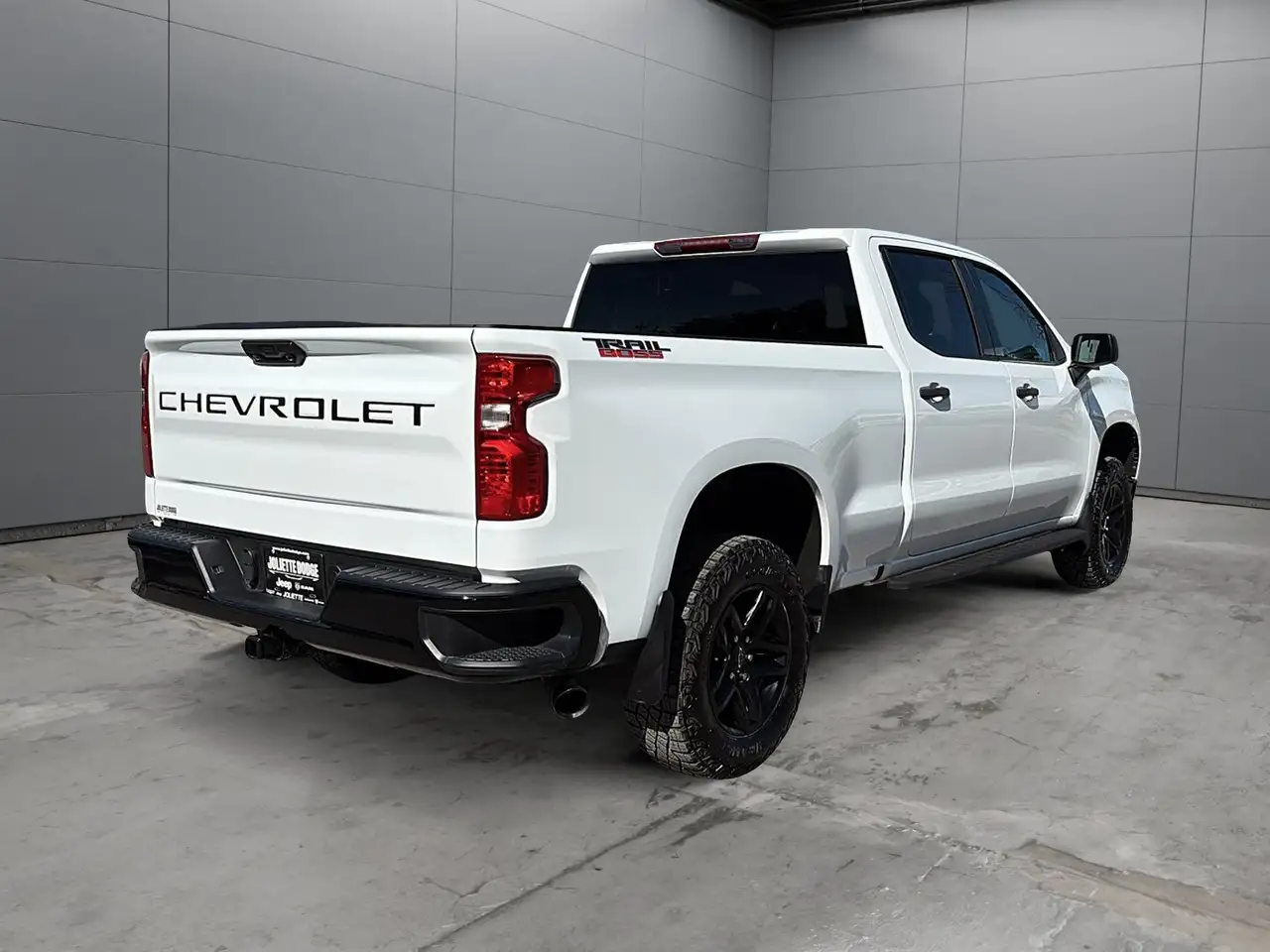 Chevrolet Silverado 1500 - Image 9