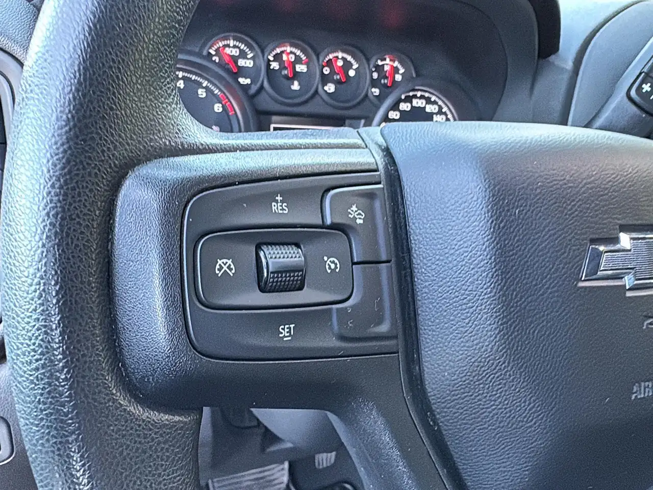 Chevrolet Silverado 1500 - Image 28