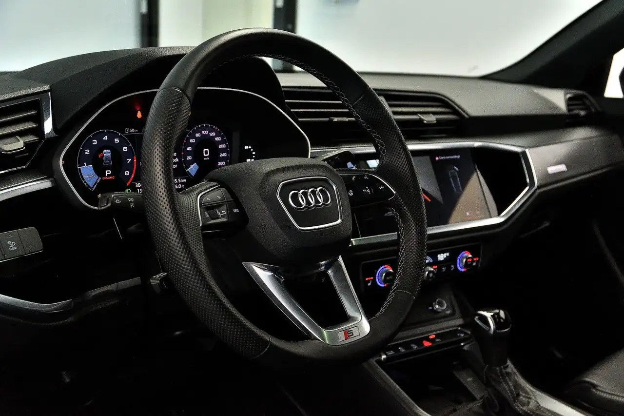 Audi Q3 - Image 10