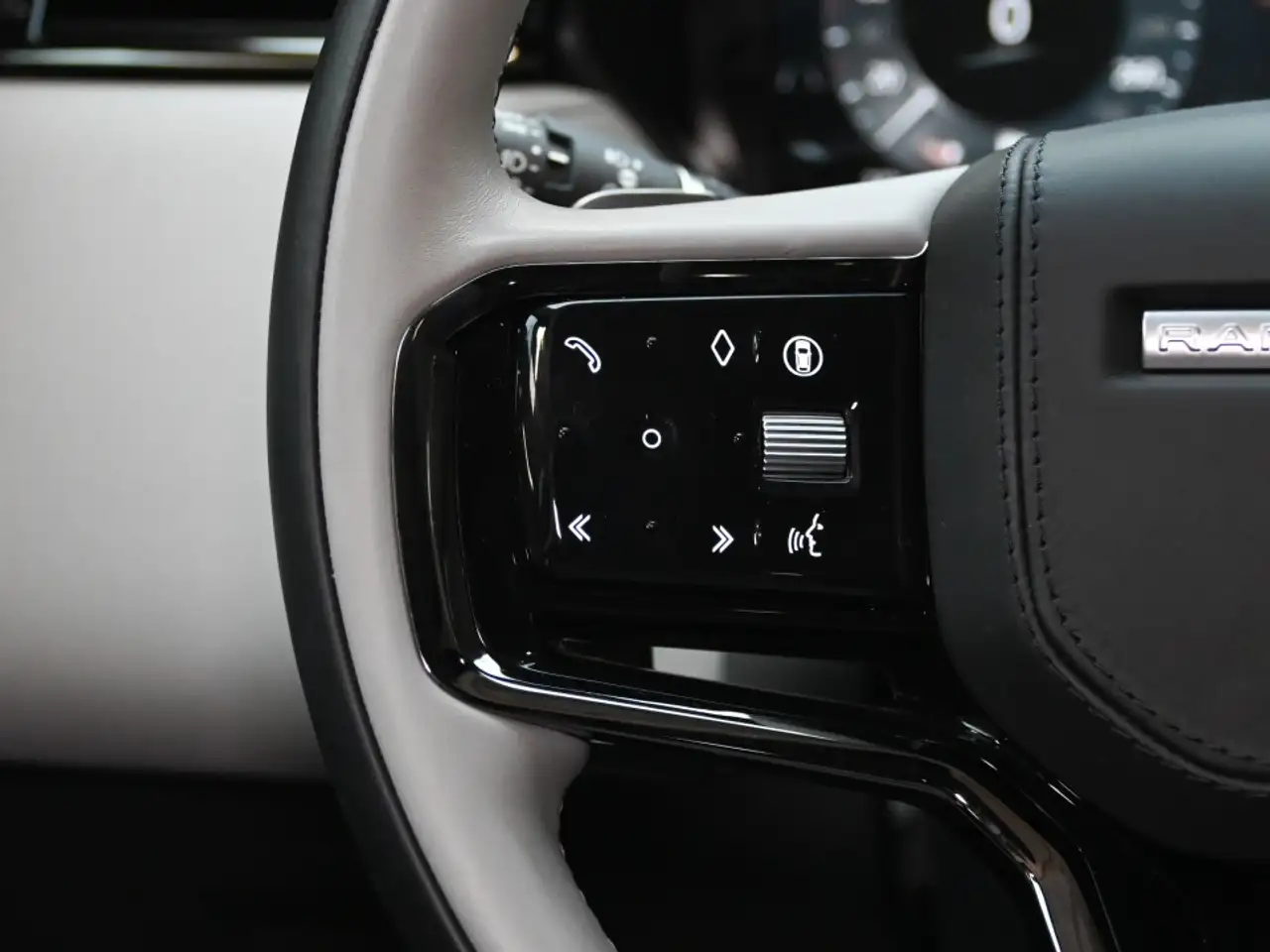 Land Rover Range Rover Velar - Image 17