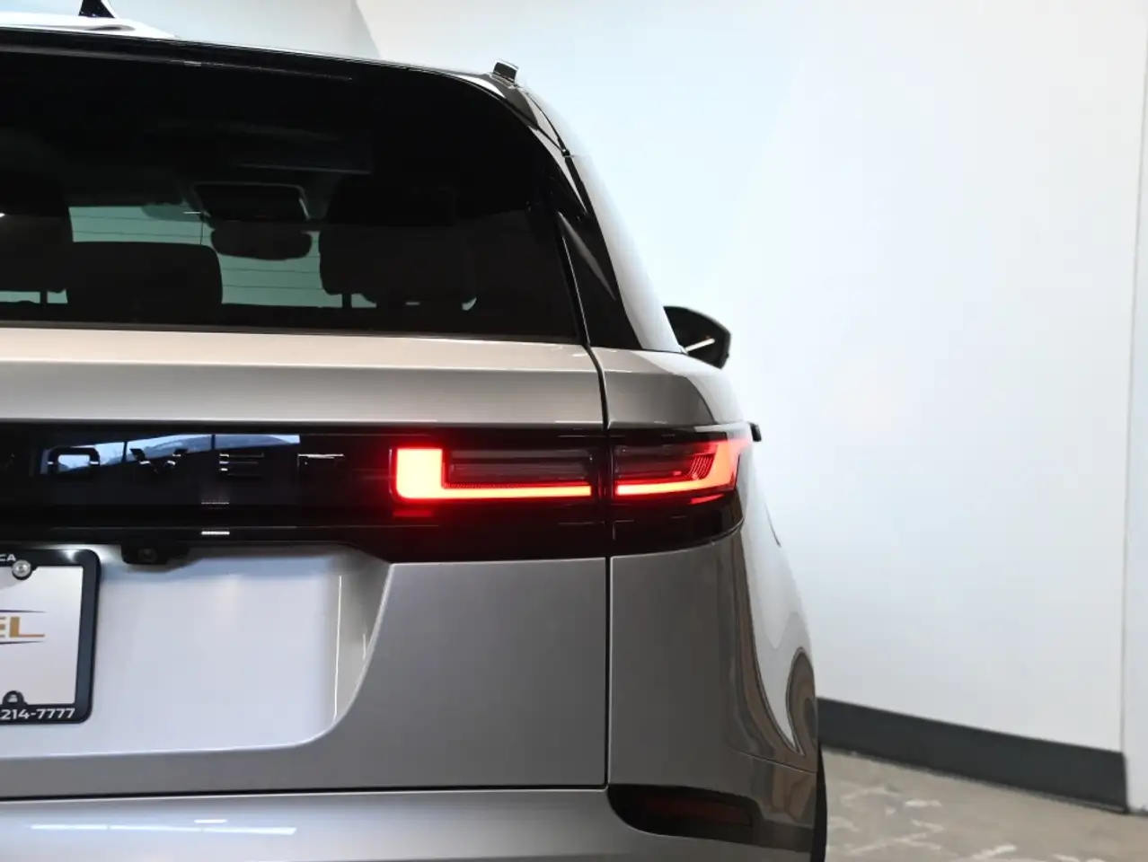 Land Rover Range Rover Velar - Image 31