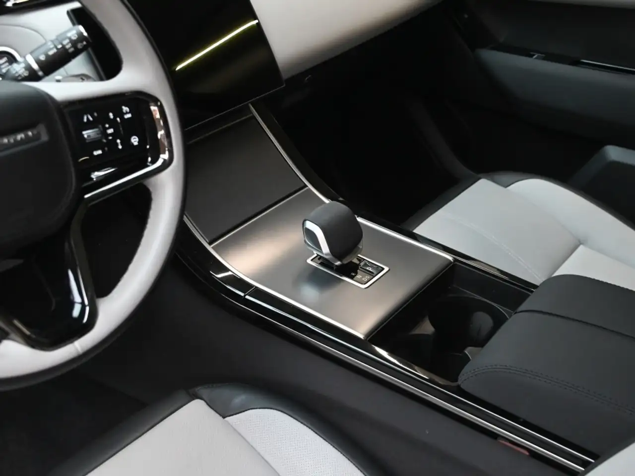 Land Rover Range Rover Velar - Image 20