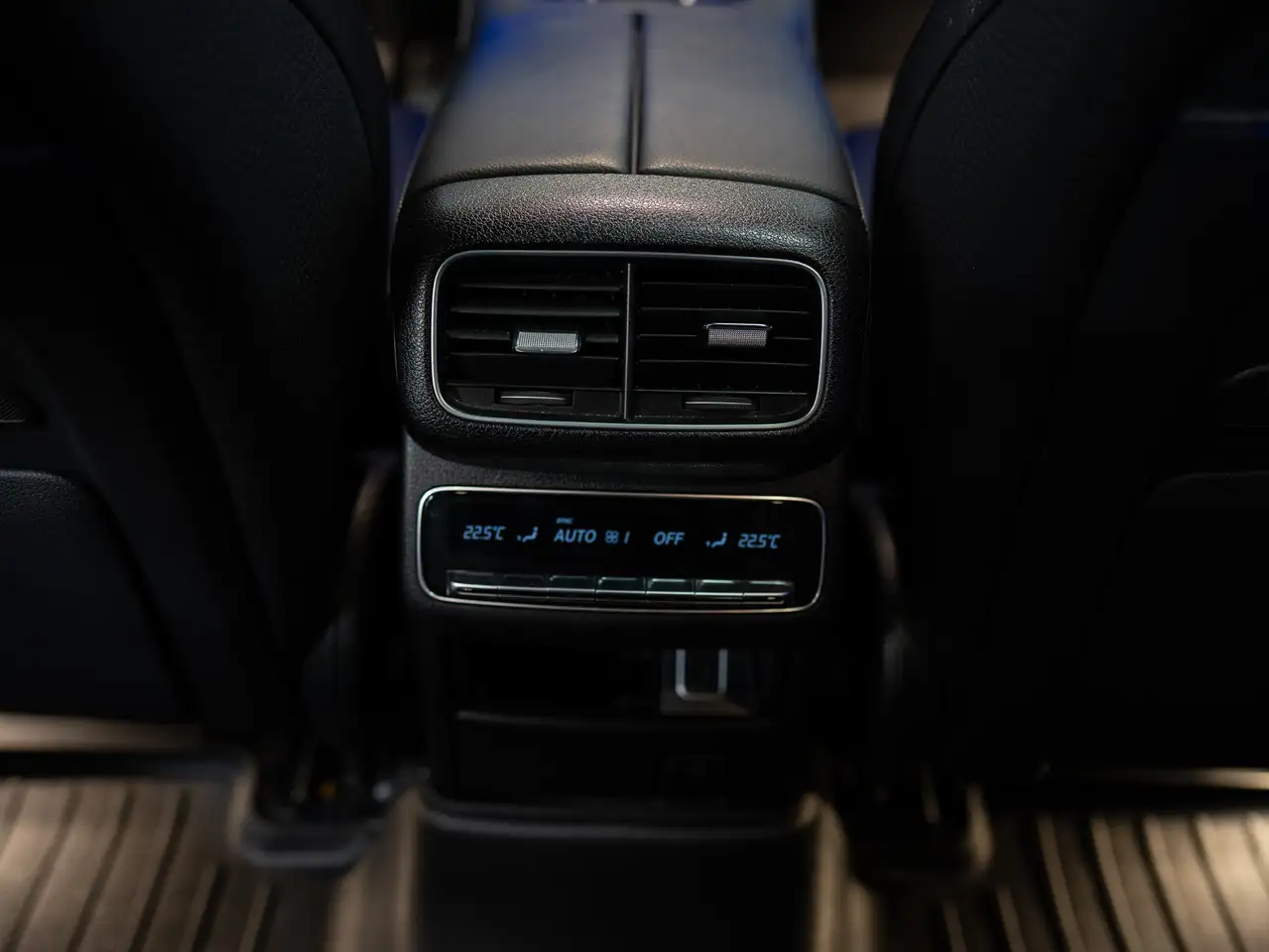 Mercedes-Benz GLS - Image 27