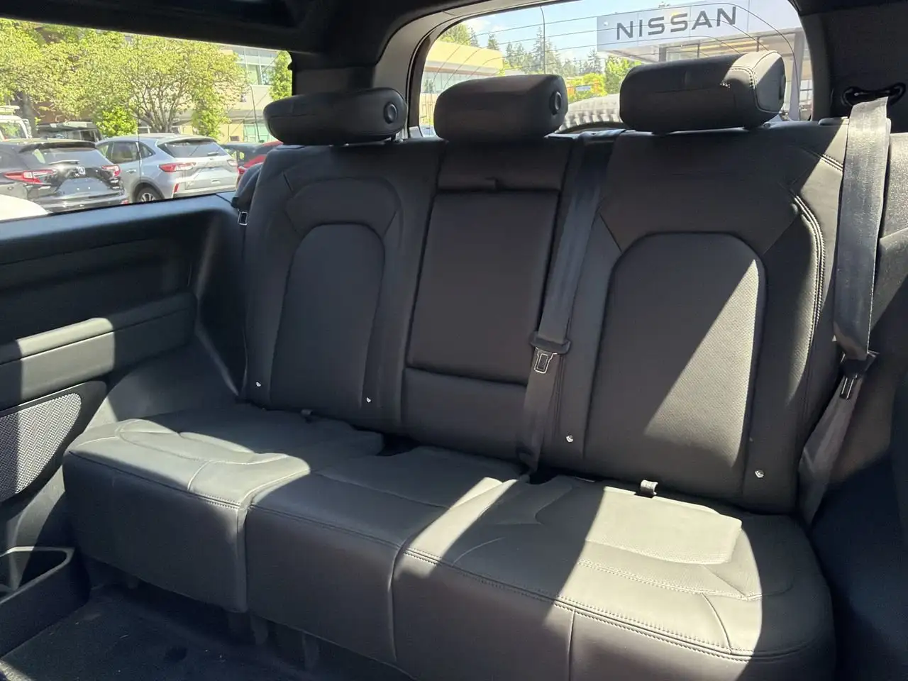 Land Rover Defender - Image 30