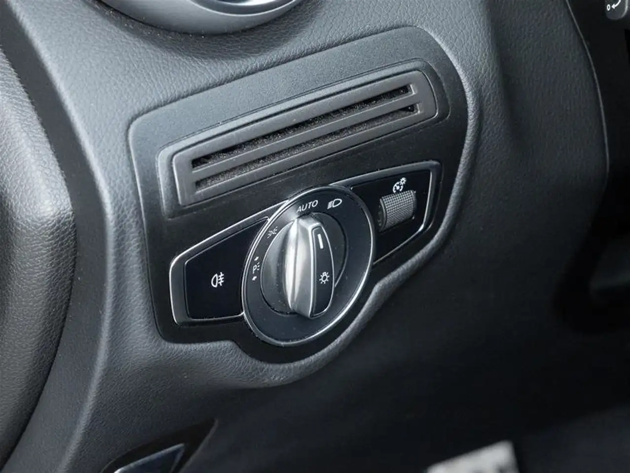 Mercedes-Benz GLC - Image 29