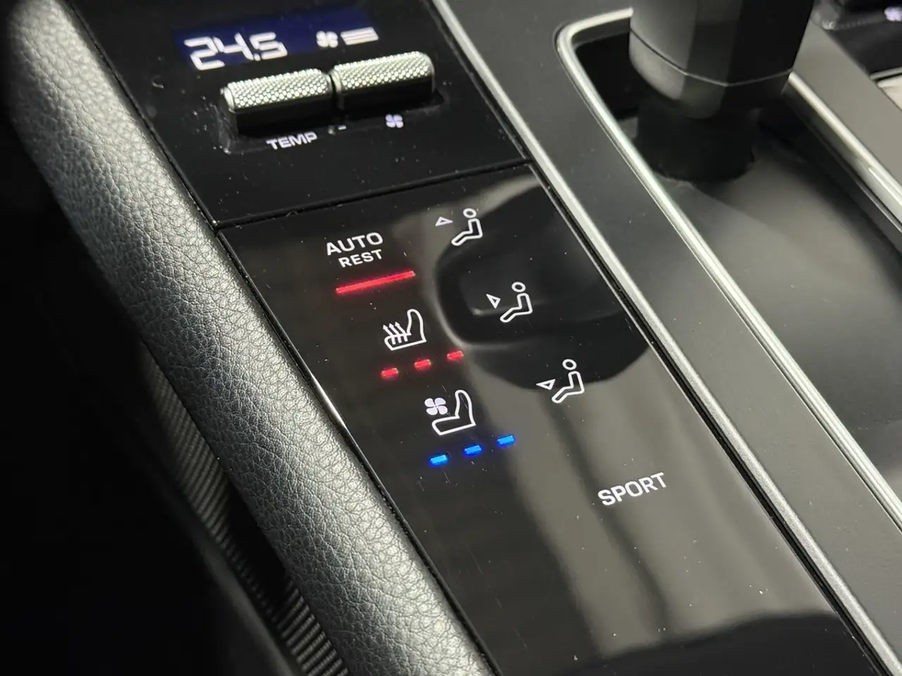 Porsche Macan - Image 30