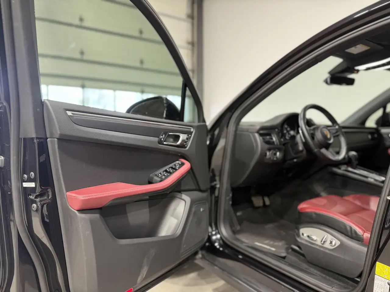 Porsche Macan - Image 12