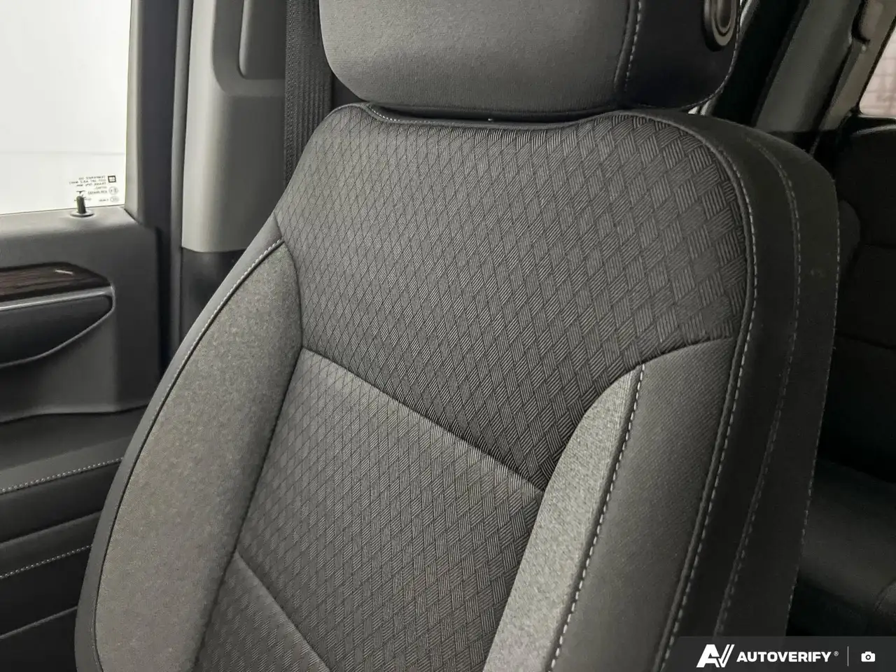 Chevrolet Silverado 1500 - Image 21