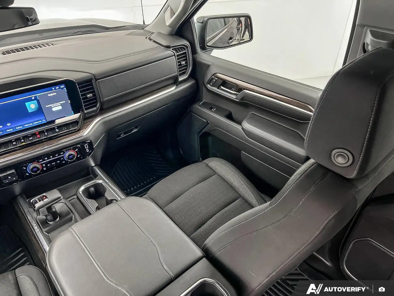 Chevrolet Silverado 1500 - Image 26