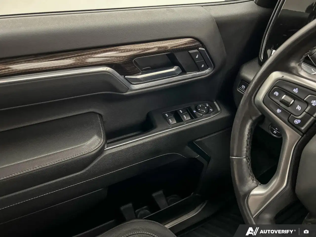 Chevrolet Silverado 1500 - Image 18