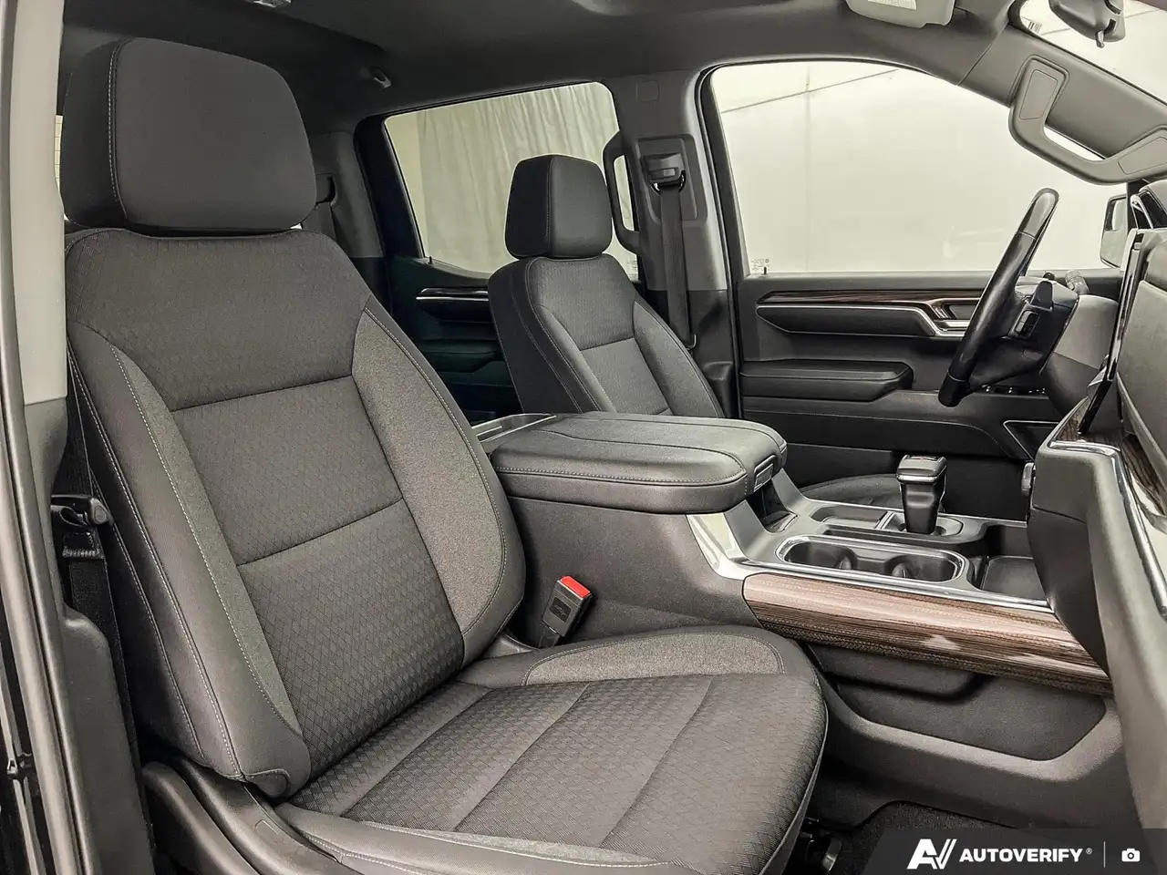 Chevrolet Silverado 1500 - Image 23