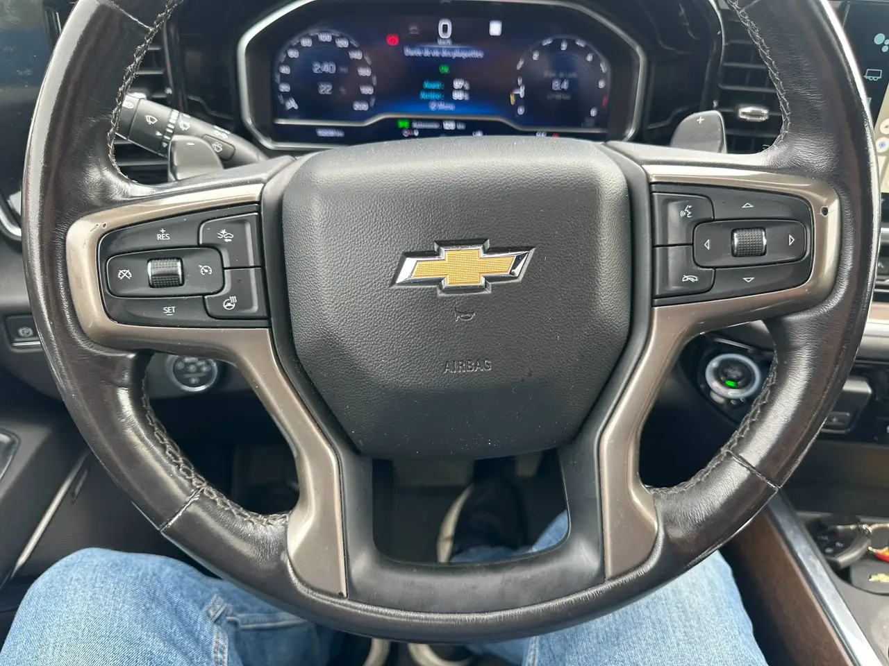 Chevrolet Silverado 1500 - Image 22
