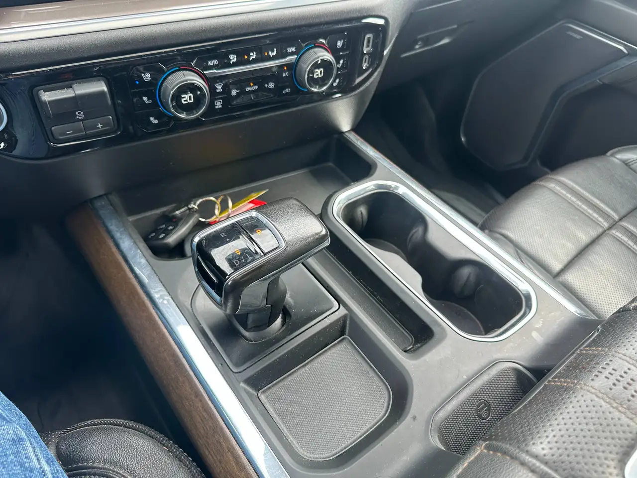 Chevrolet Silverado 1500 - Image 30