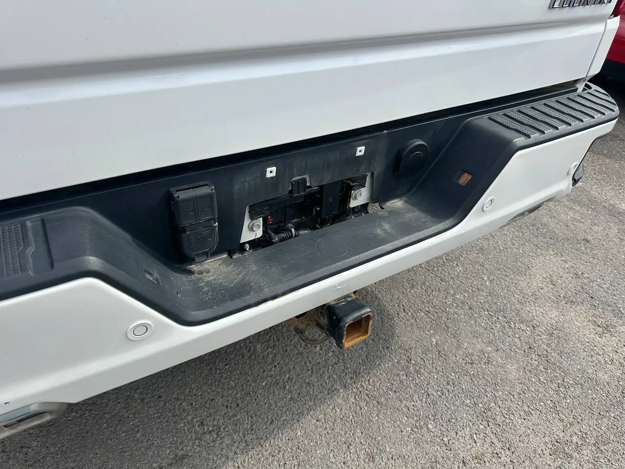 Chevrolet Silverado 1500 - Image 12