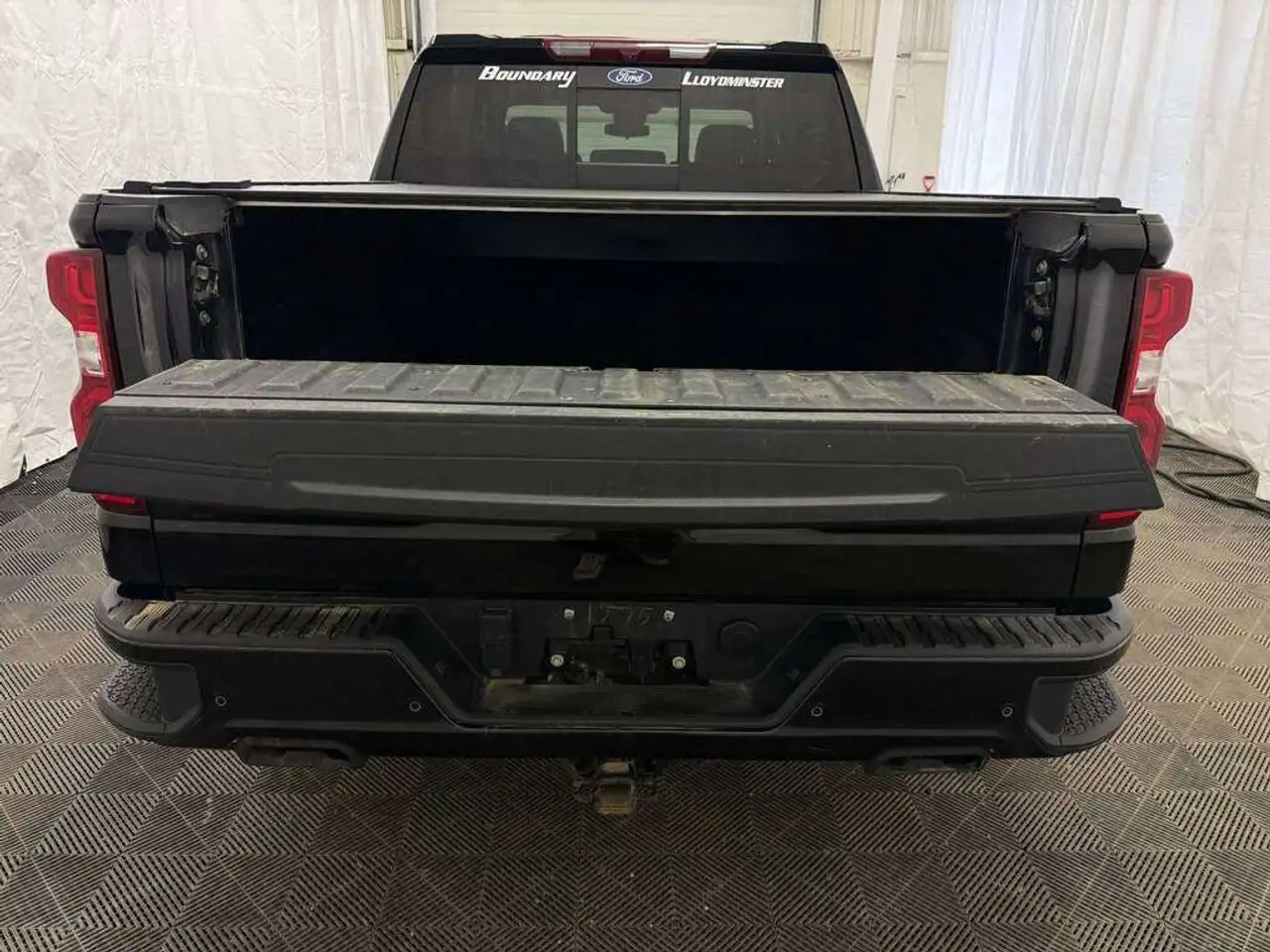 Chevrolet Silverado 1500 - Image 16