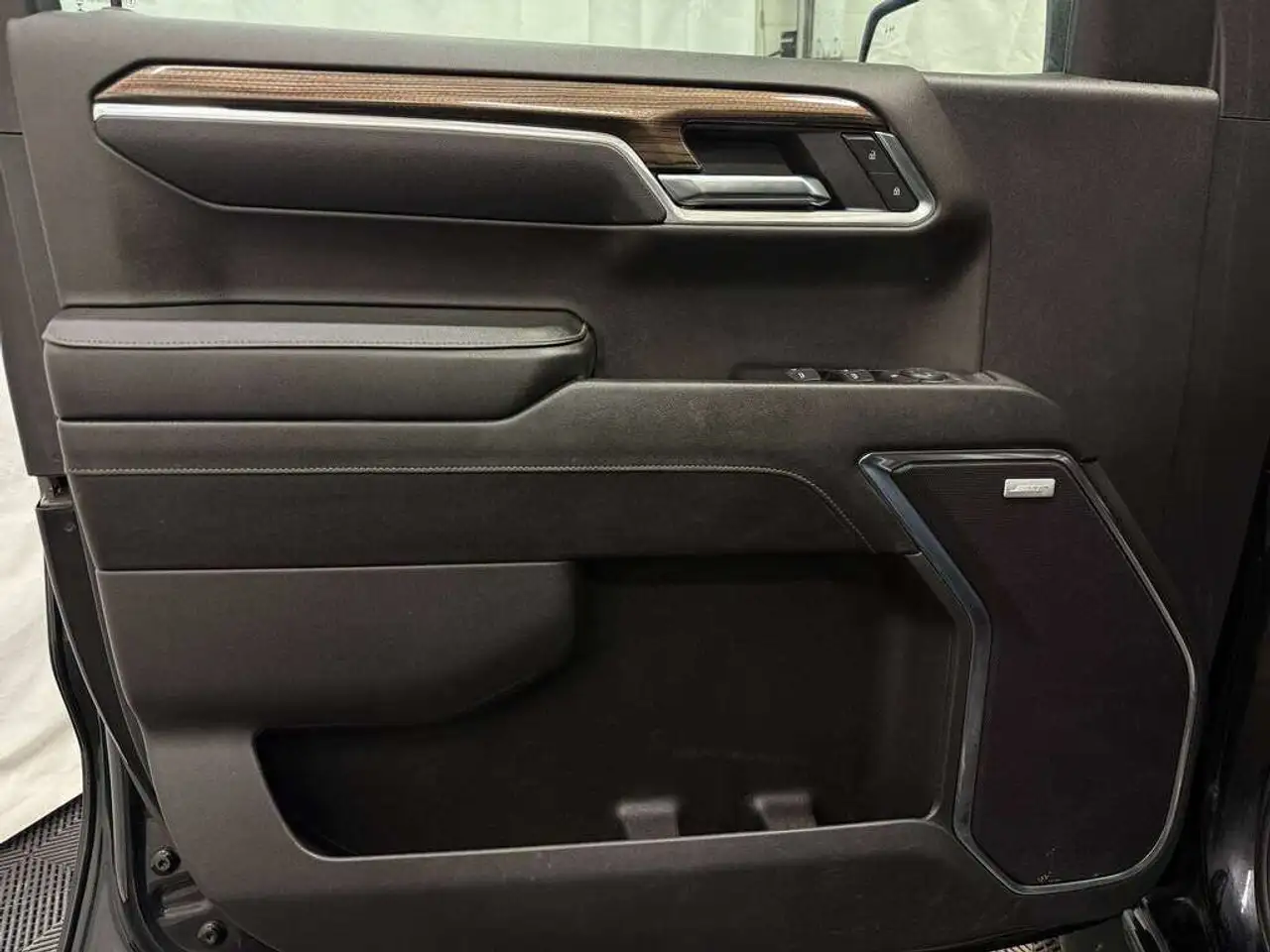 Chevrolet Silverado 1500 - Image 20