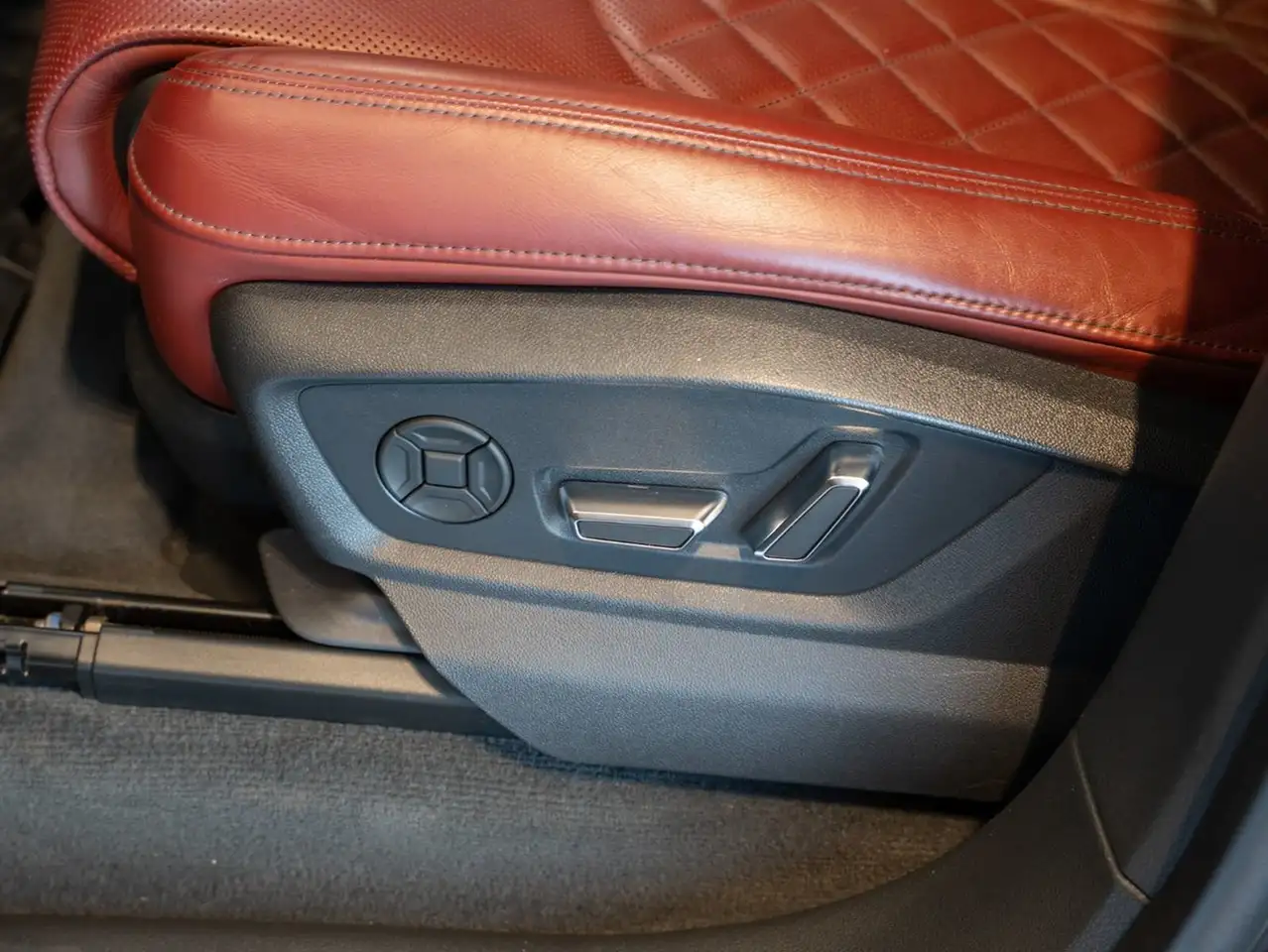 Audi SQ8 - Image 15