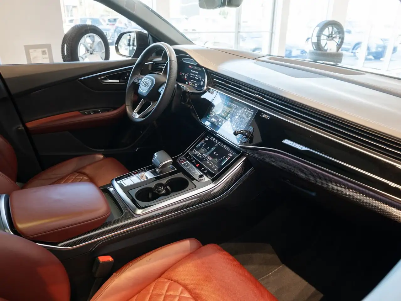 Audi SQ8 - Image 13