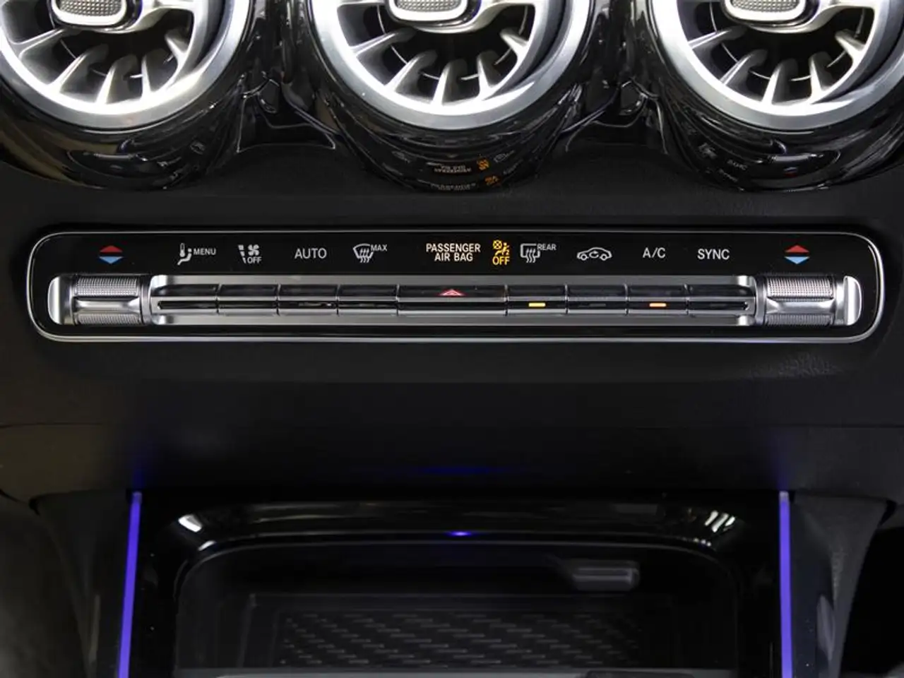 Mercedes-Benz GLB - Image 15