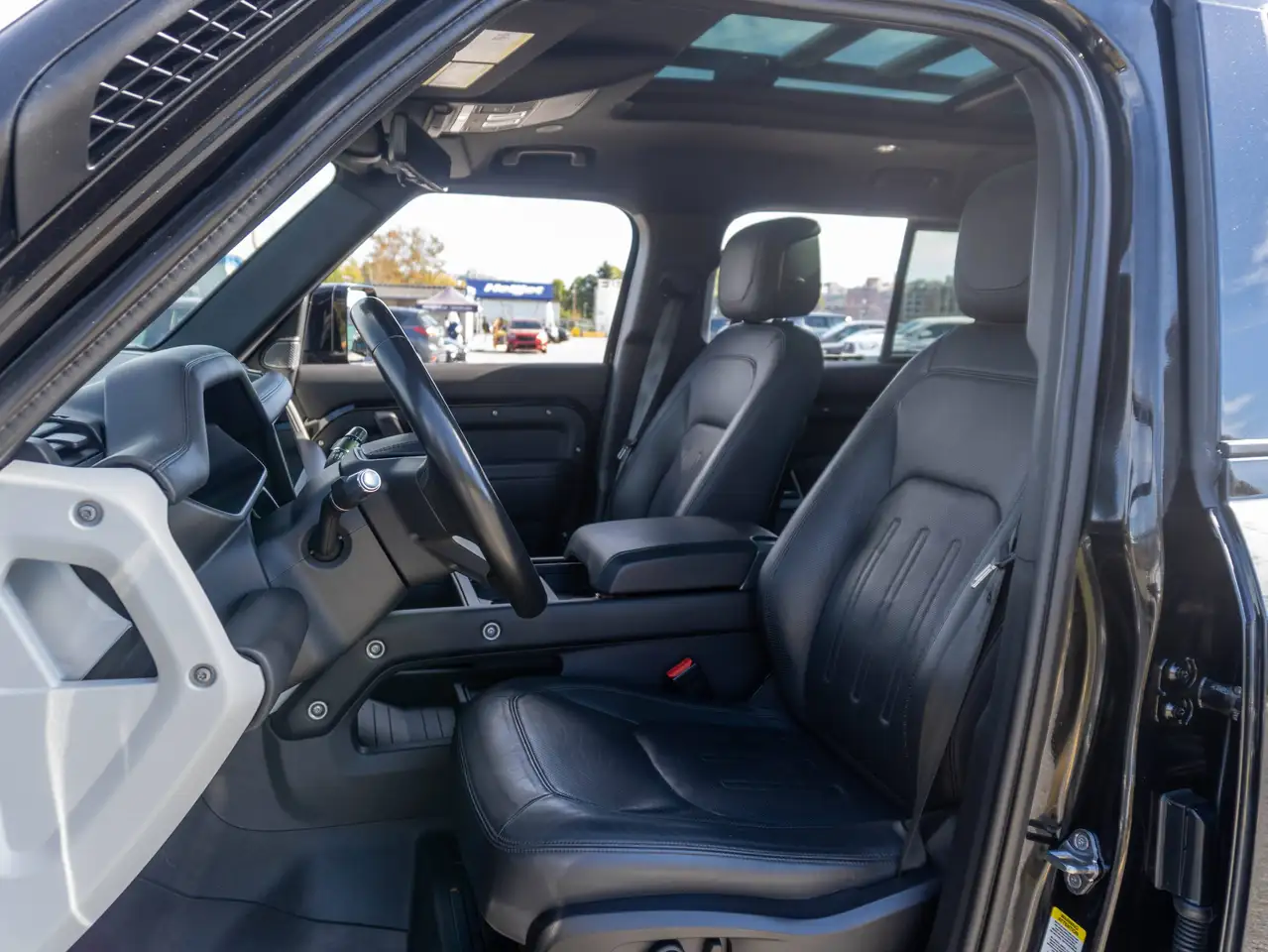 Land Rover Defender - Image 13