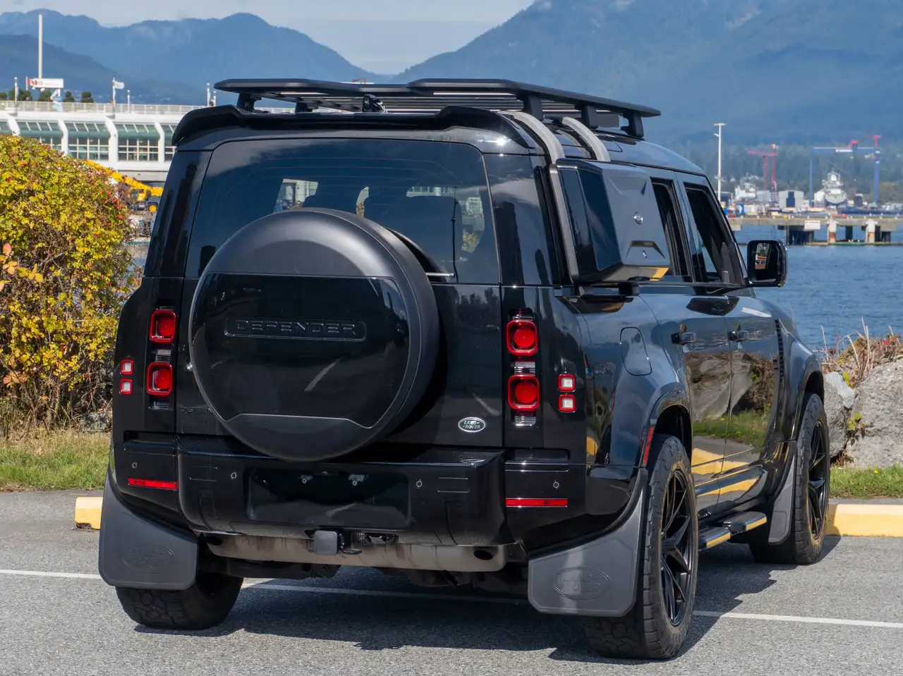Land Rover Defender - Image 6