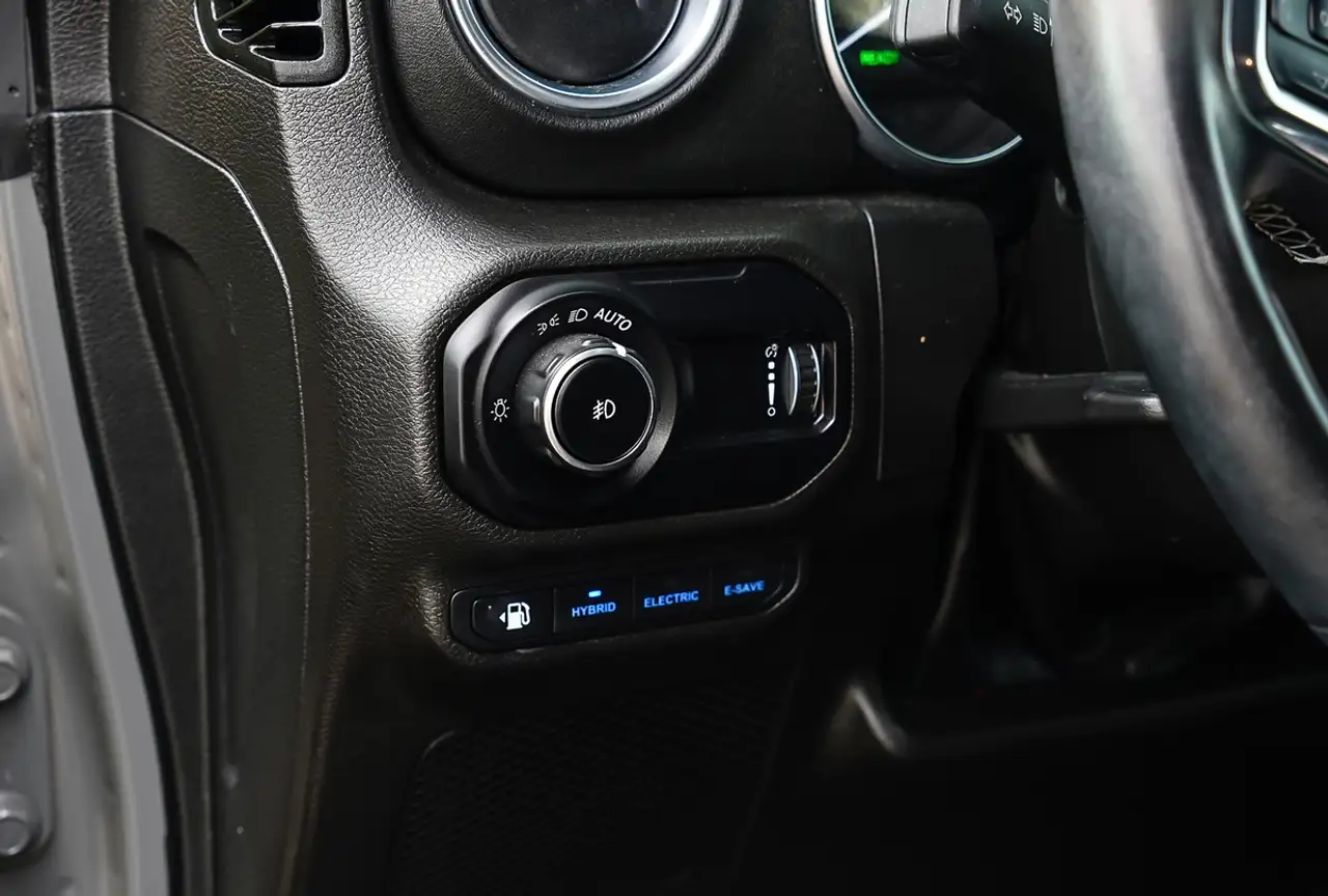 Jeep Wrangler - Image 13