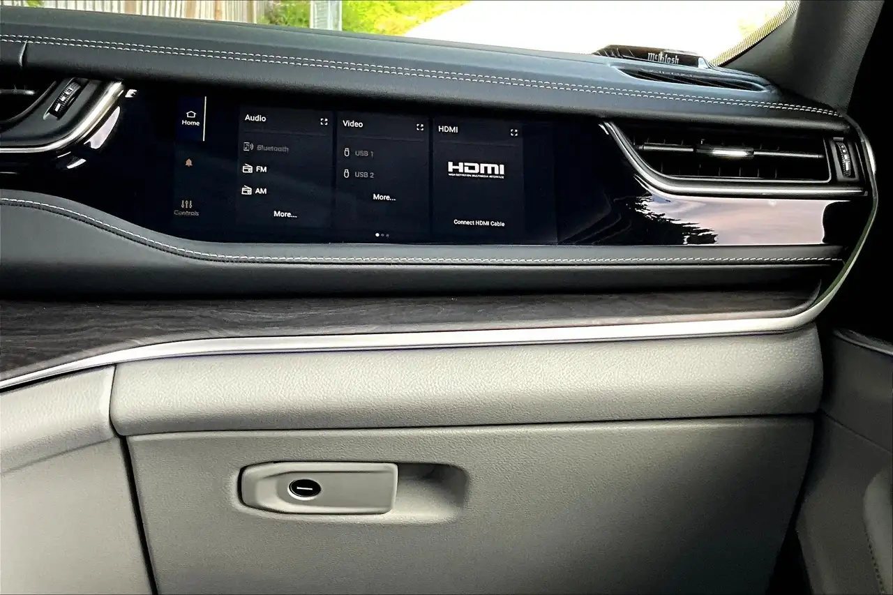 Jeep Grand Cherokee - Image 16
