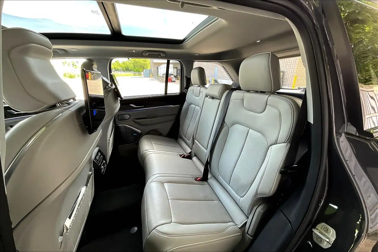 Jeep Grand Cherokee - Image 26