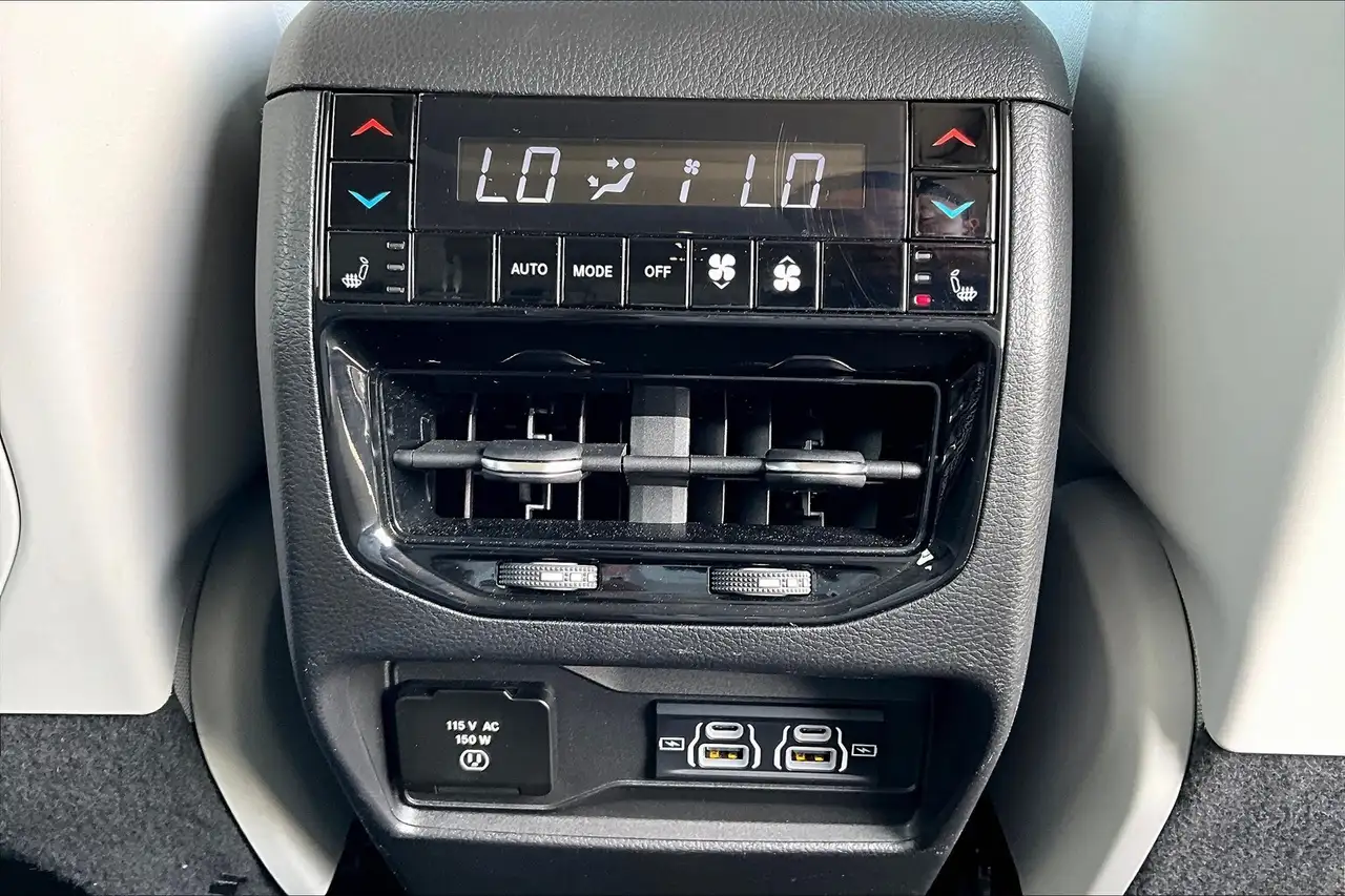 Jeep Grand Cherokee - Image 23