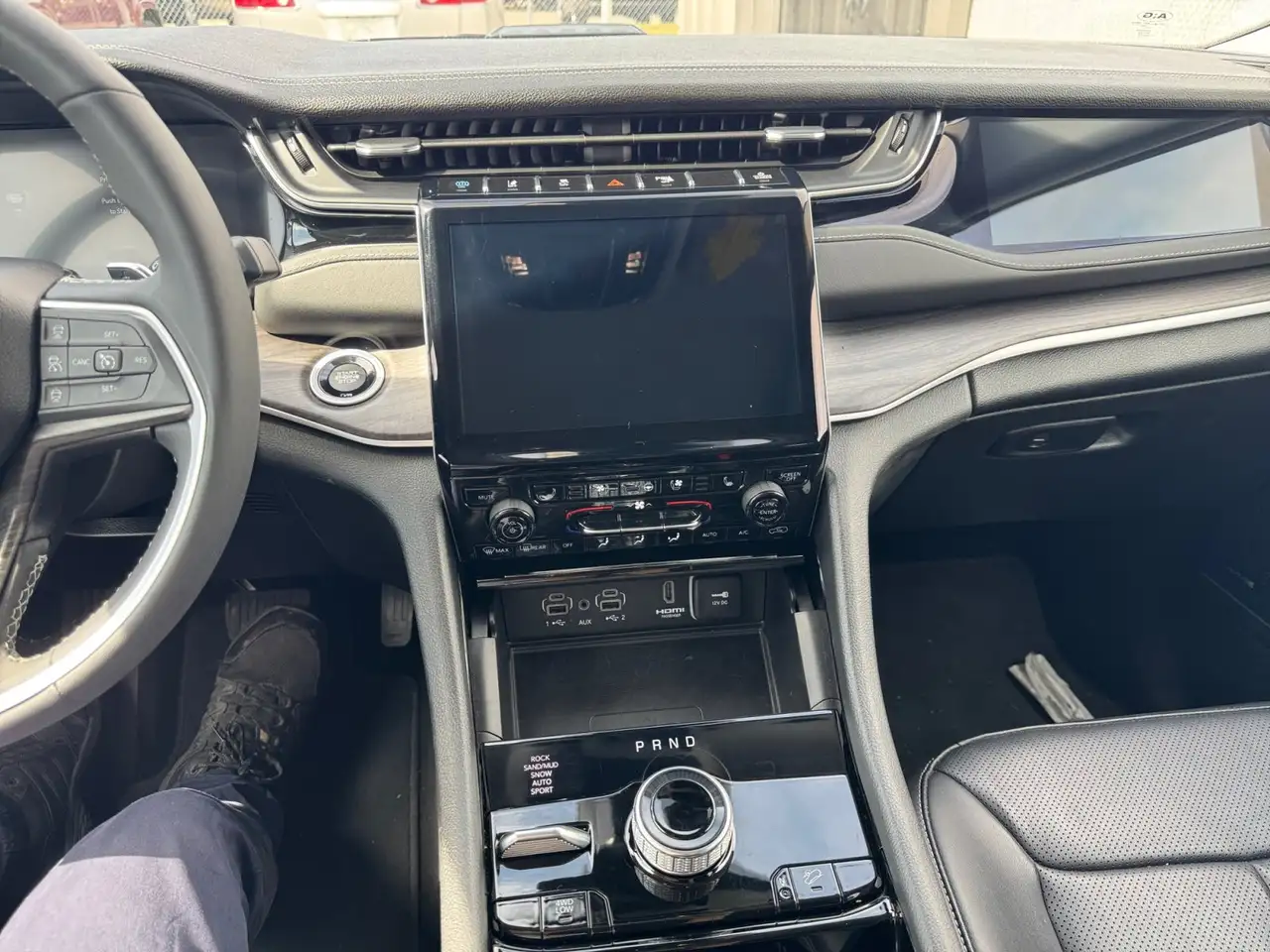 Jeep Grand Cherokee - Image 15