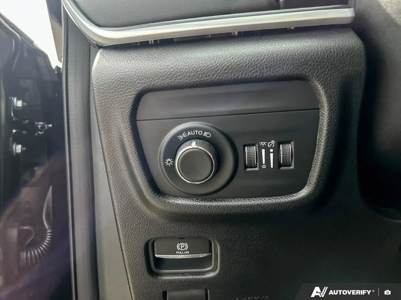 Jeep Grand Cherokee - Image 19