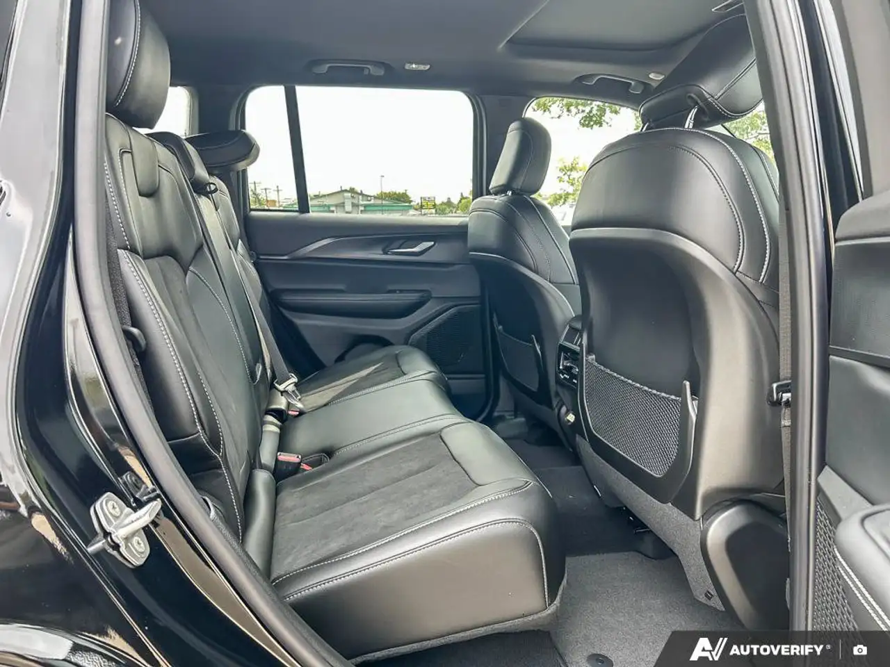 Jeep Grand Cherokee - Image 26