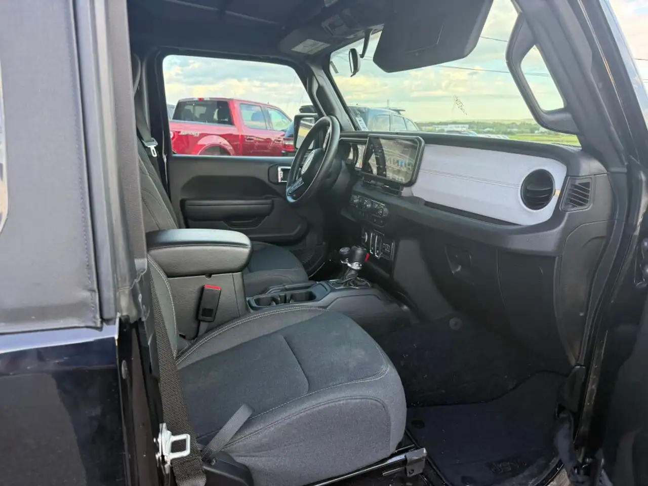 Jeep Wrangler - Image 12