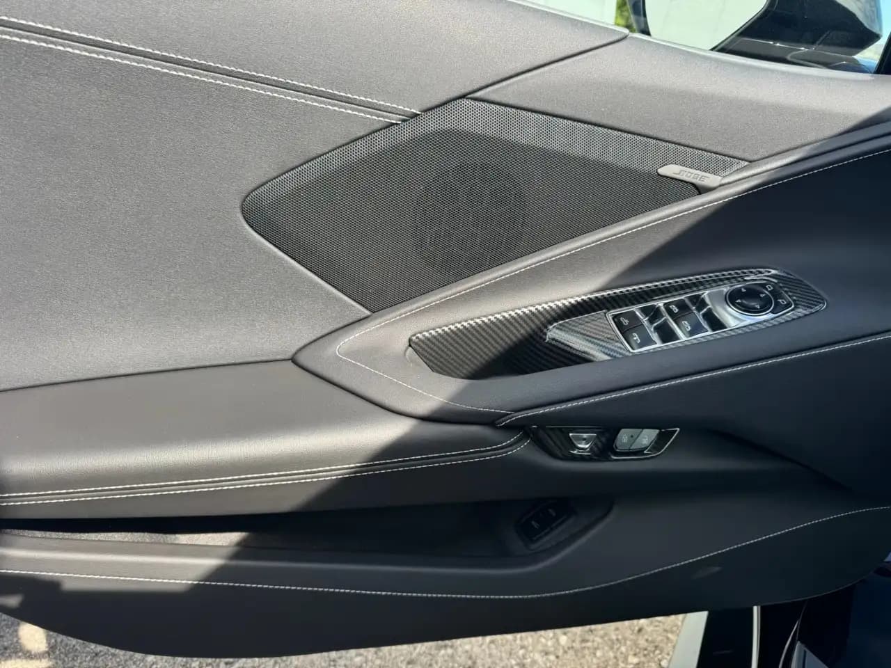 Chevrolet Corvette - Image 15