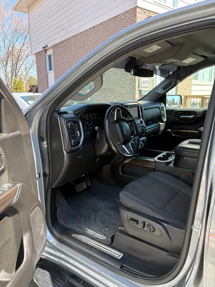 Chevrolet Silverado 1500 - Image 9