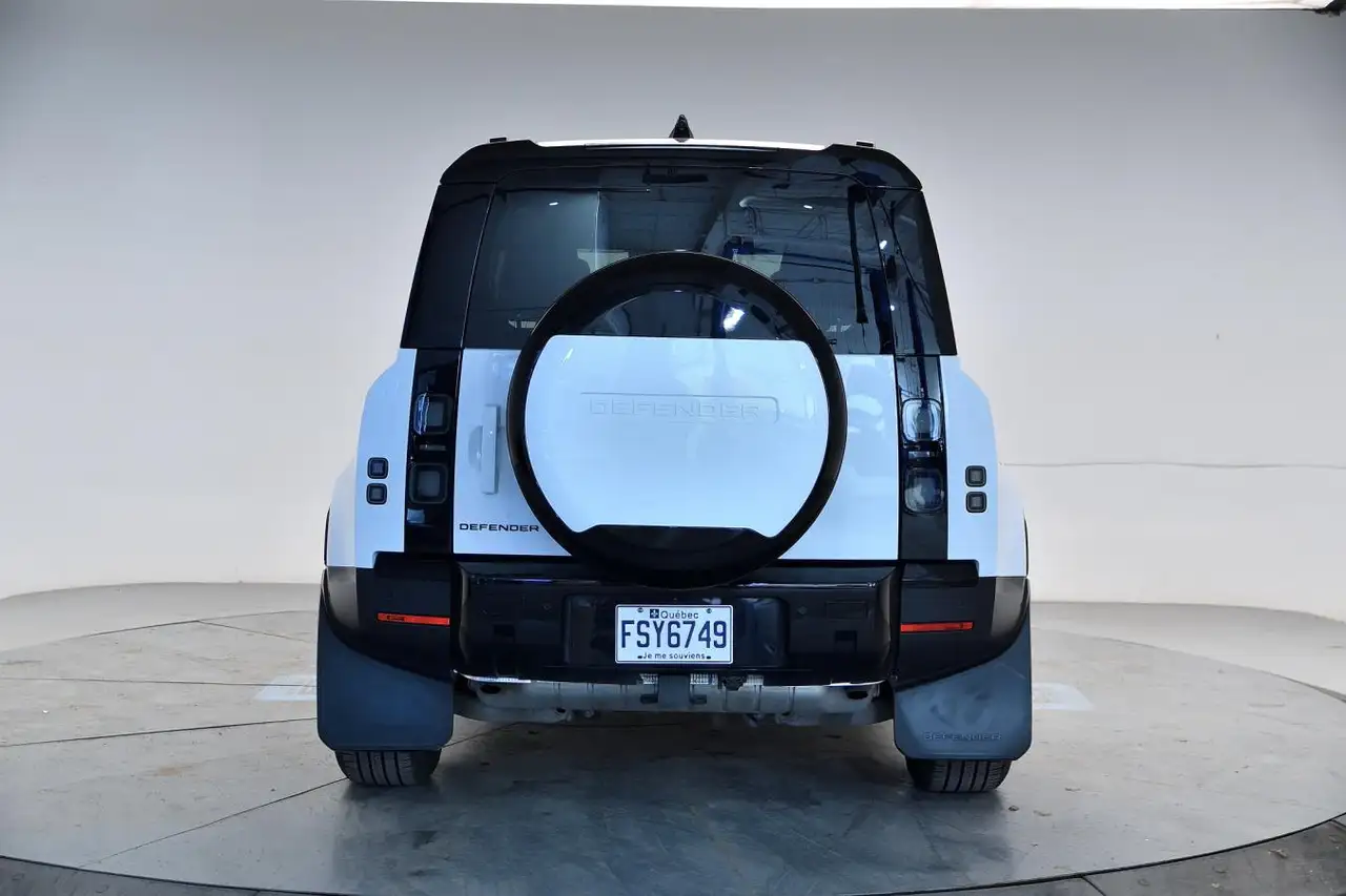 Land Rover Defender - Image 7