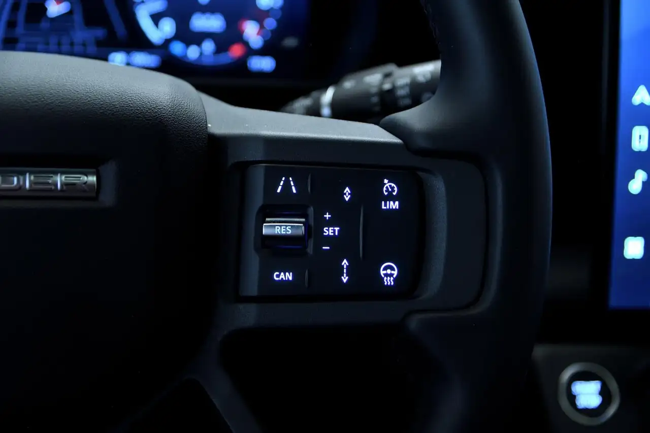 Land Rover Defender - Image 11