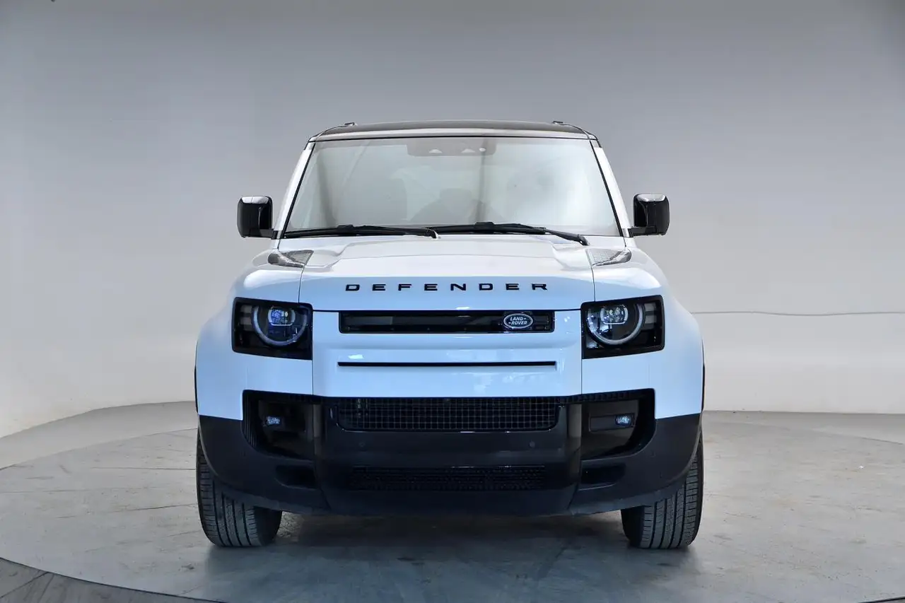 Land Rover Defender - Image 5