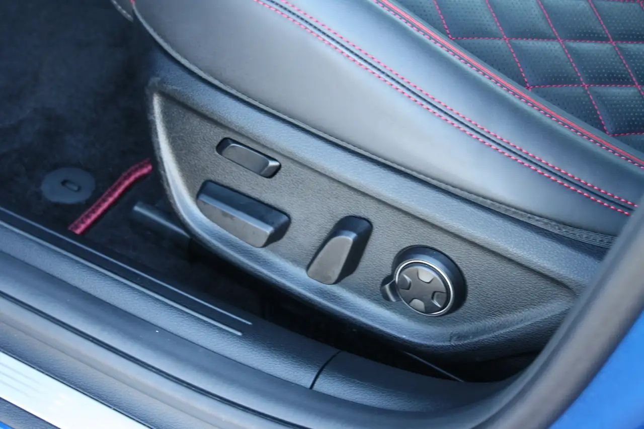 Genesis G70 - Image 9
