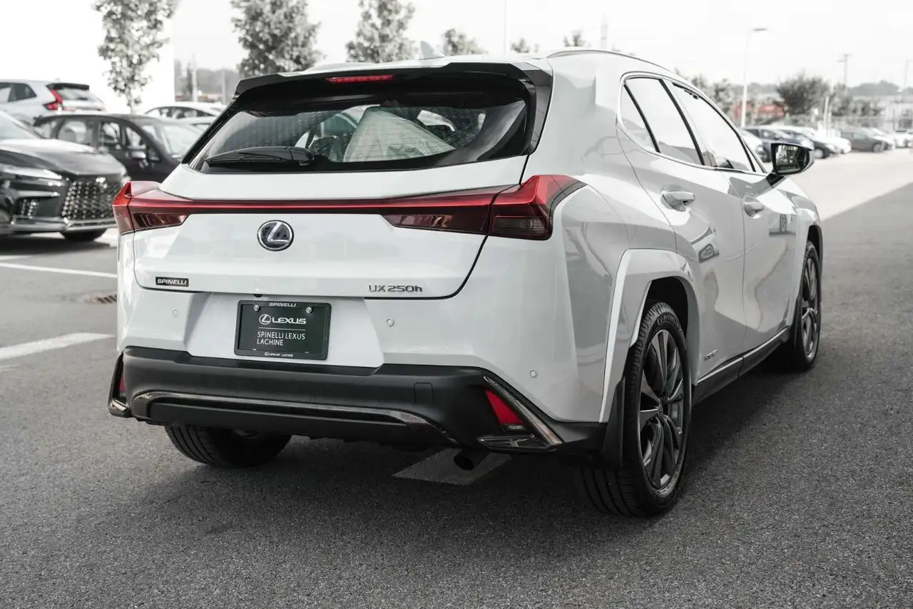 Lexus UX - Image 11