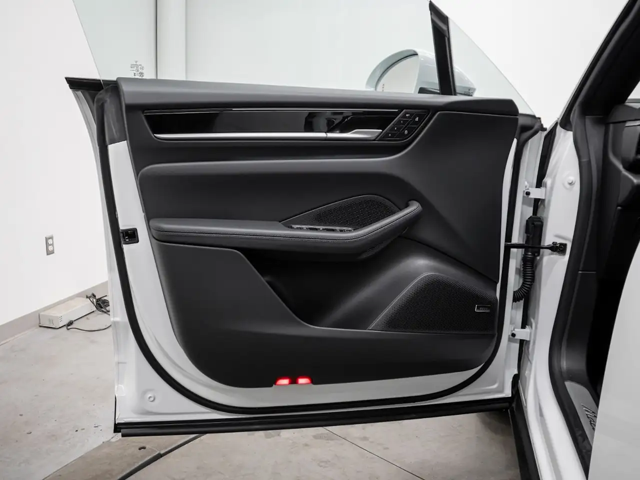 Porsche Macan - Image 24