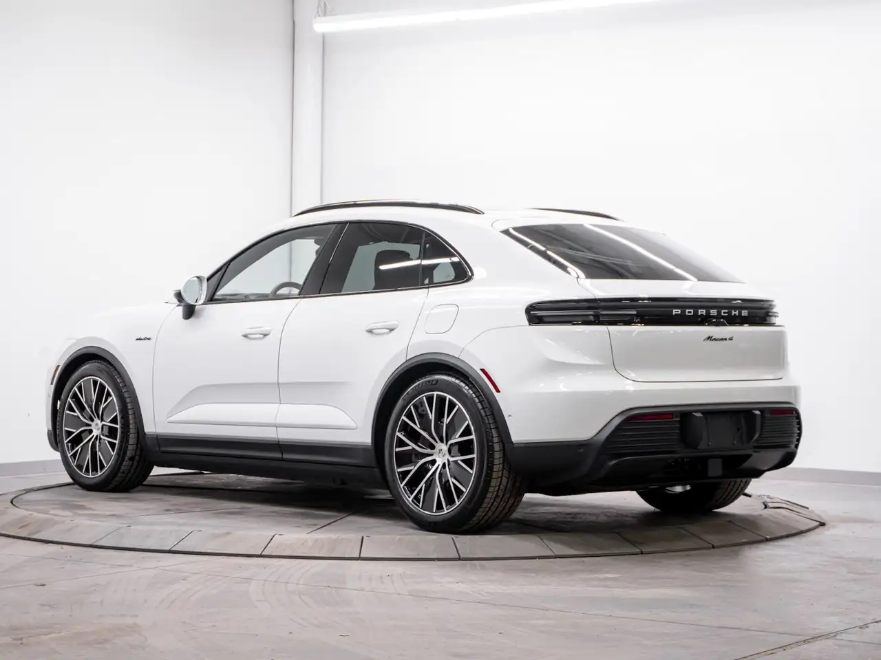 Porsche Macan - Image 3