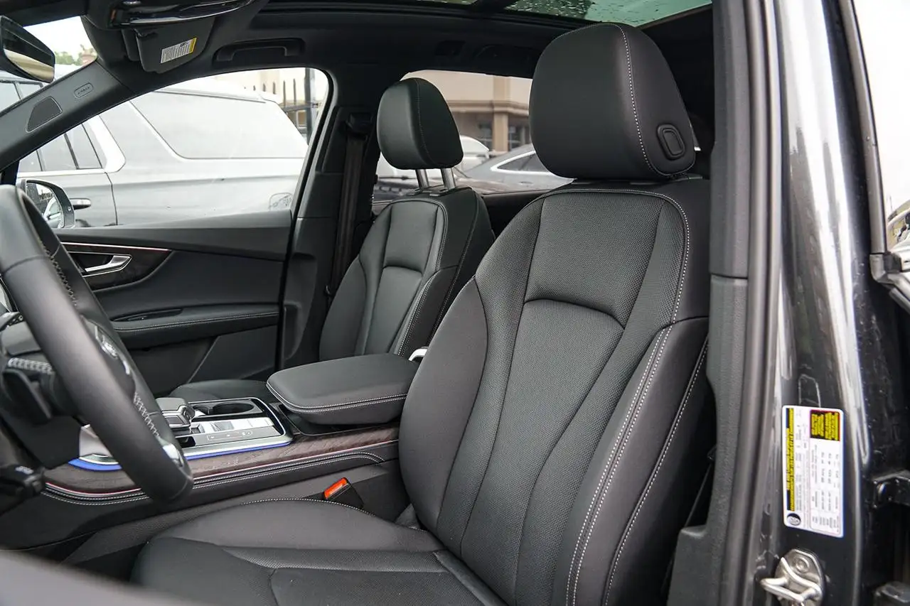 Audi Q7 - Image 13