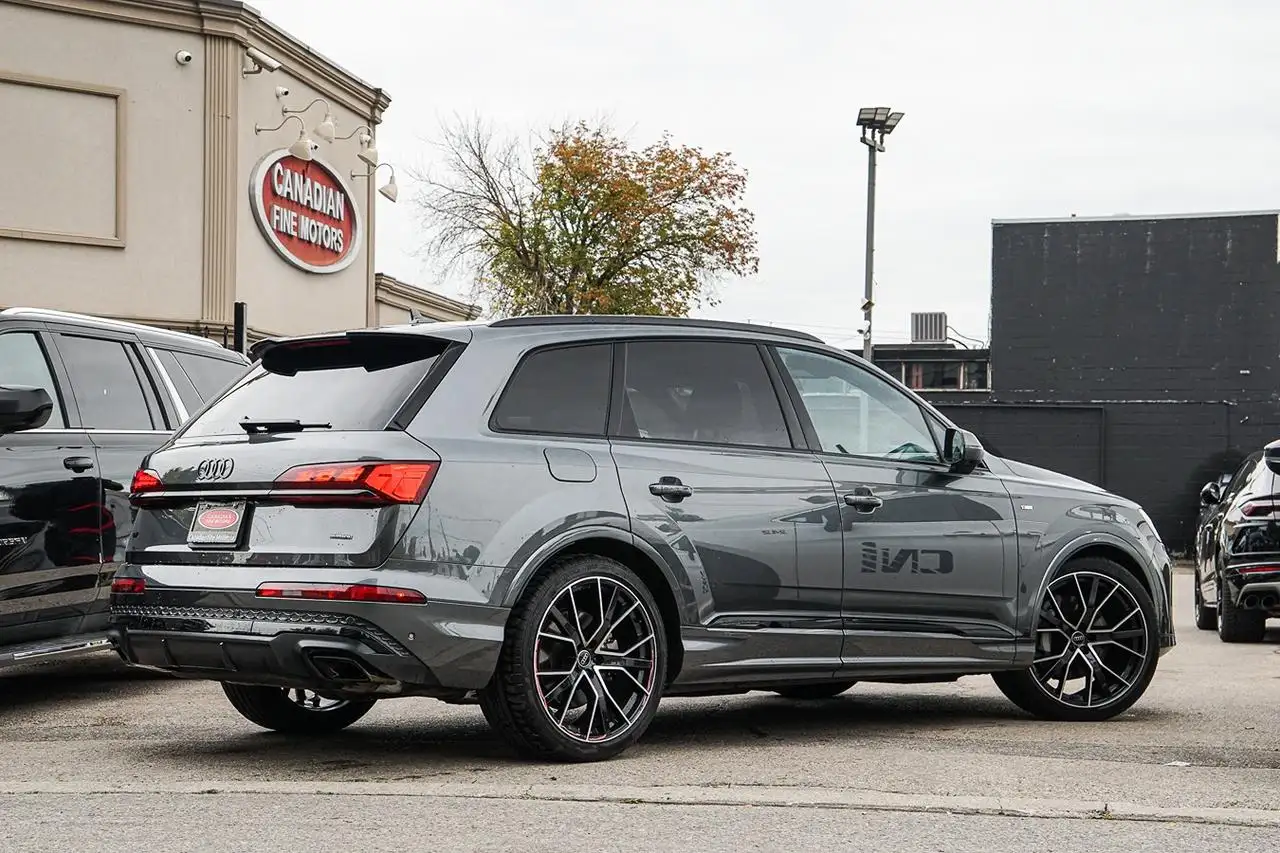Audi Q7 - Image 7
