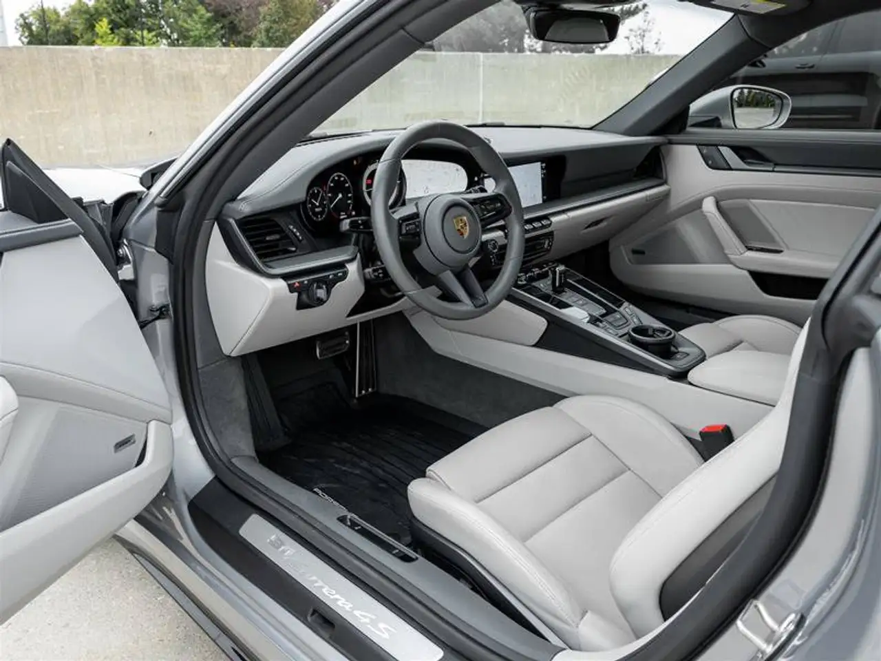 Porsche 911 - Image 18