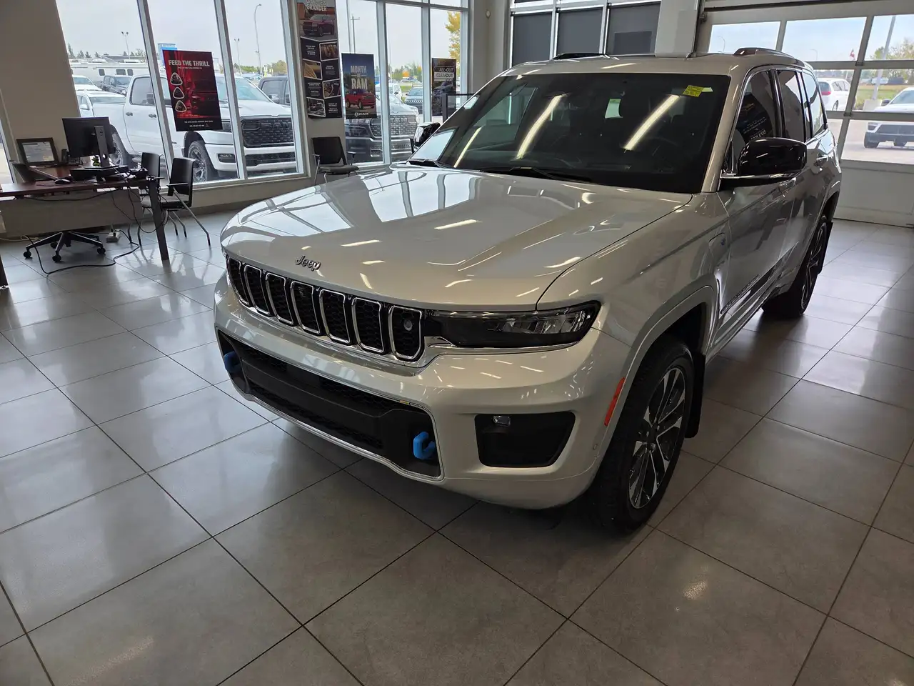 Jeep Grand Cherokee - Image 10
