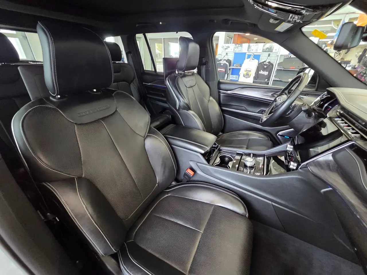 Jeep Grand Cherokee - Image 18