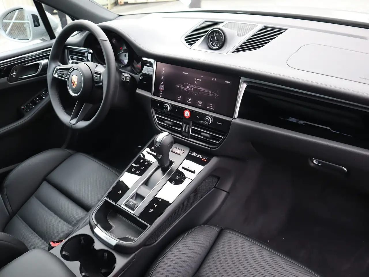 Porsche Macan - Image 23